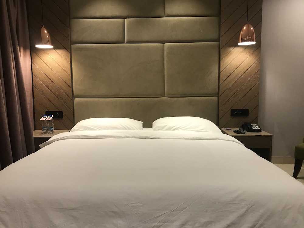 HOTEL LEVANA(FORMERLY BEST WESTERN PLUS LEVANA) 16/43