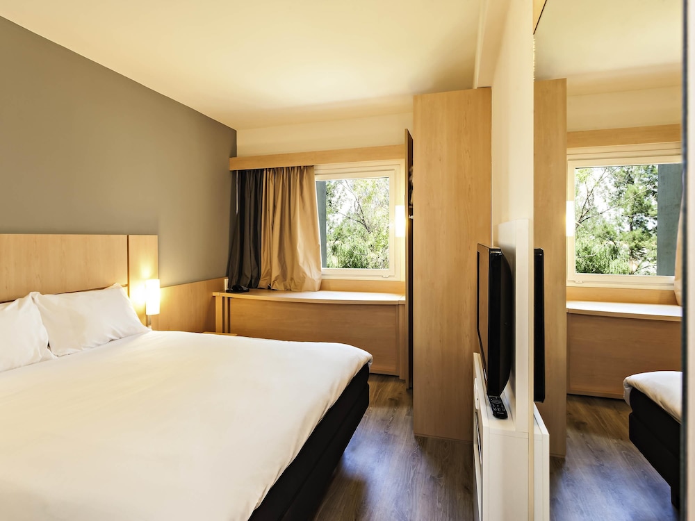 Ibis Pilar 27/63