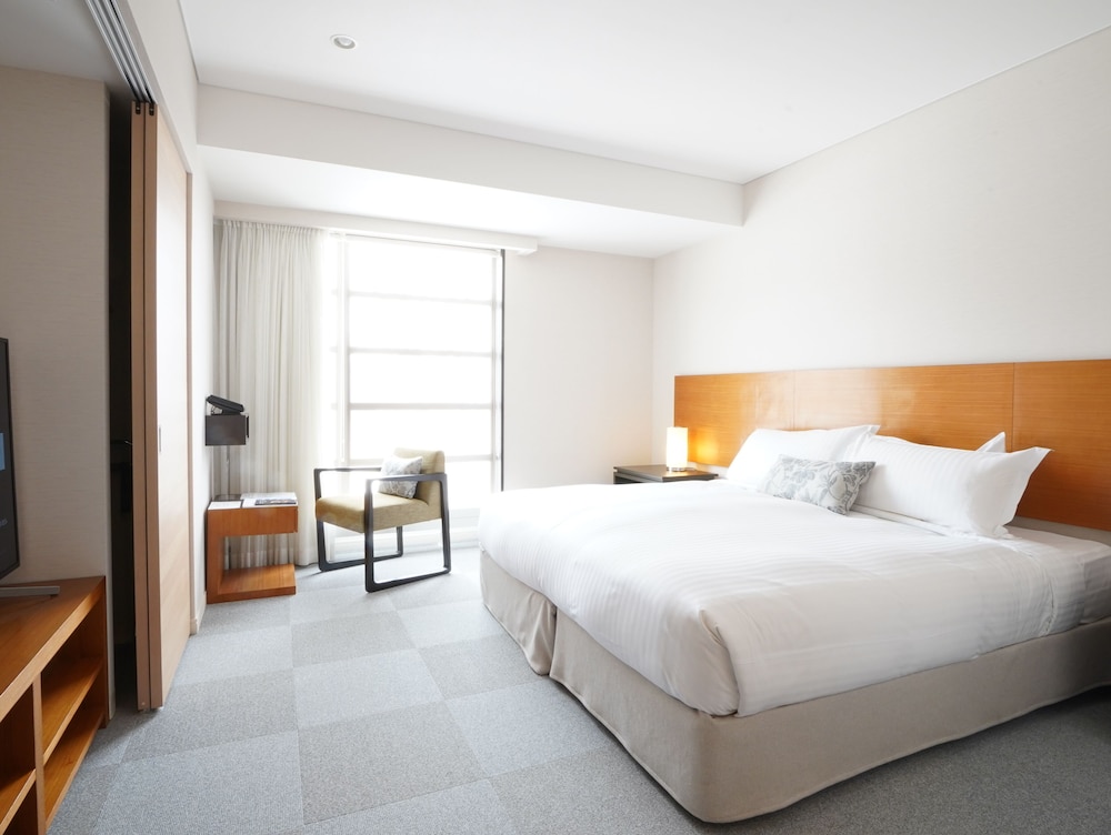 STUDIO (1 KING BED)