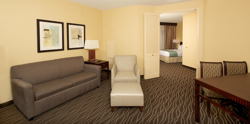 DoubleTree Suites by Hilton Raleigh - Durham 38/82