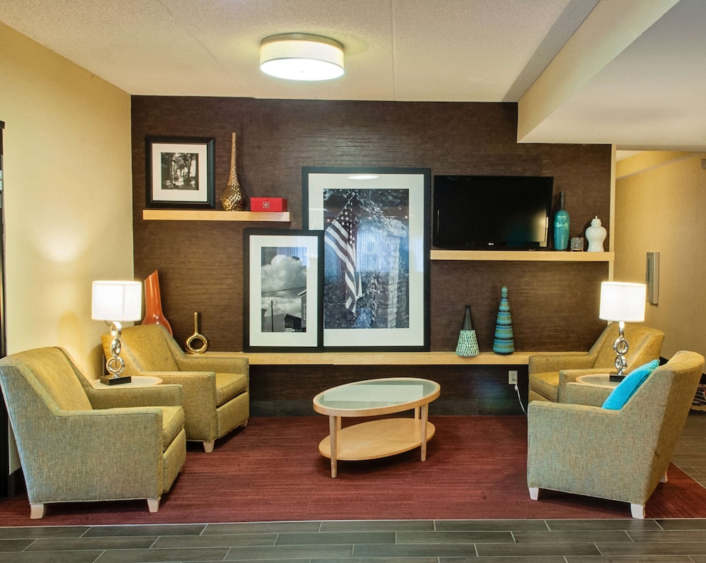 Hampton Inn Louisville-Airport 39/56