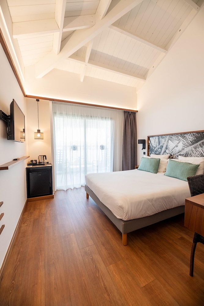 Hotel Latitude 21 7/58