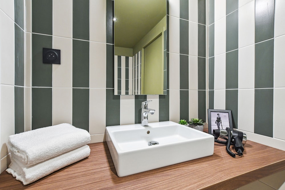 JOST Hotel Montpellier Centre St Roch 57/58