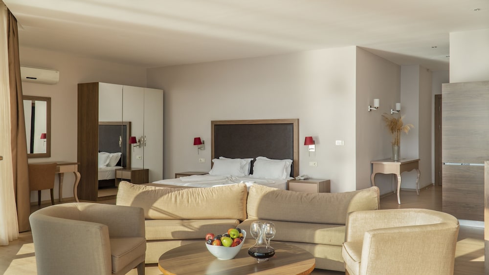 Ladies Beach Residence Hotel 49/68