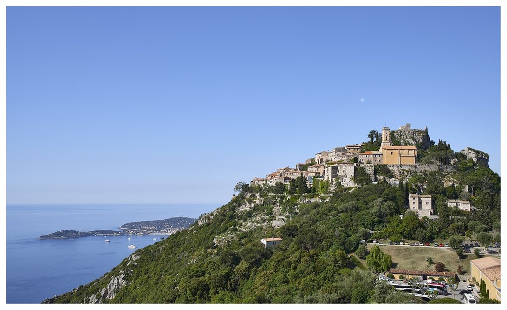 Chateau De La Chevre D Or 46/55