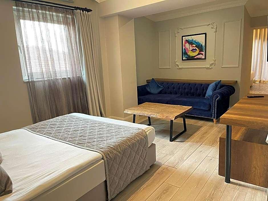 Double Bond House Spa 8/16