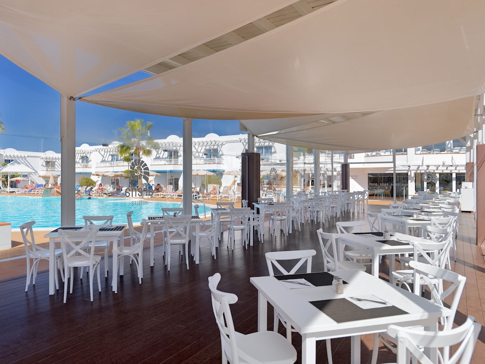ARENA BEACH HOTEL 51/65
