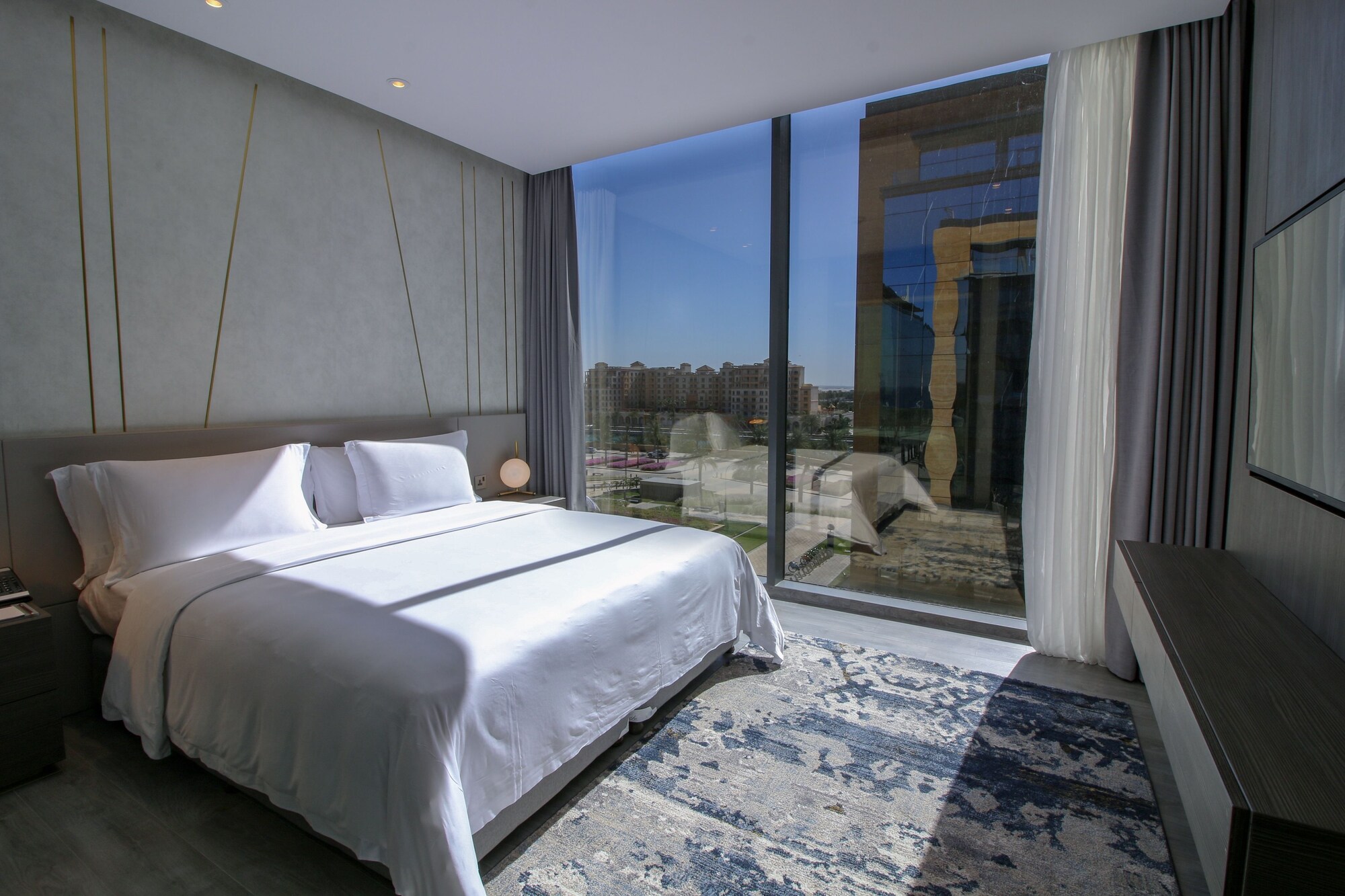 1 Bedroom, Classic, King Bed, Courtyard View
