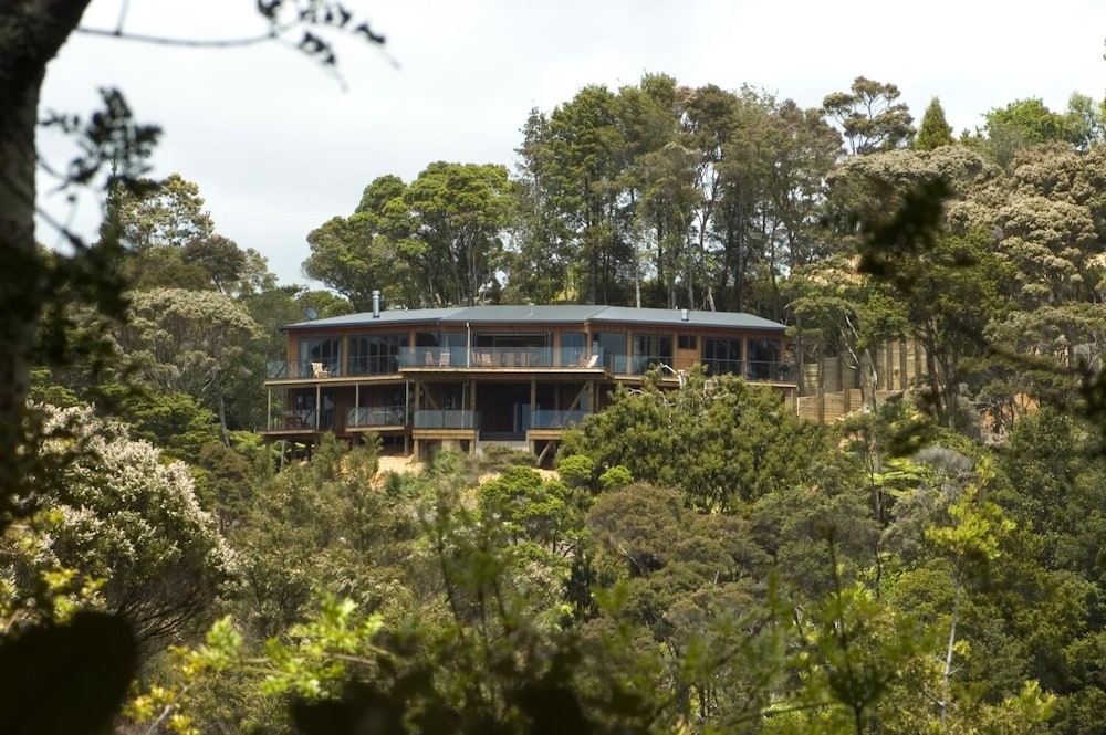 THE SANCTUARY AT BAY OF ISLANDS 2/28