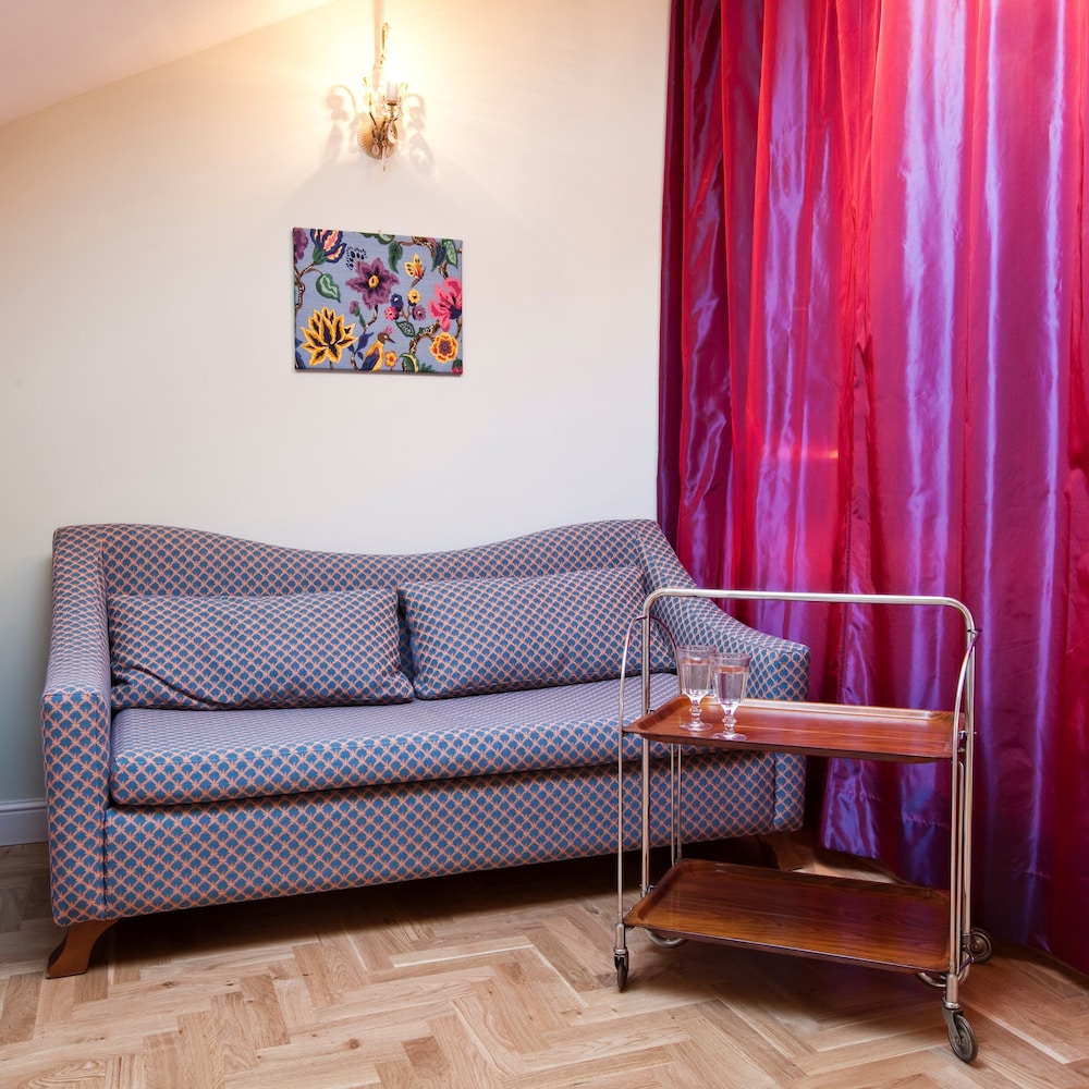 CRYSTAL SUITES CHEZ HELENA 43/64