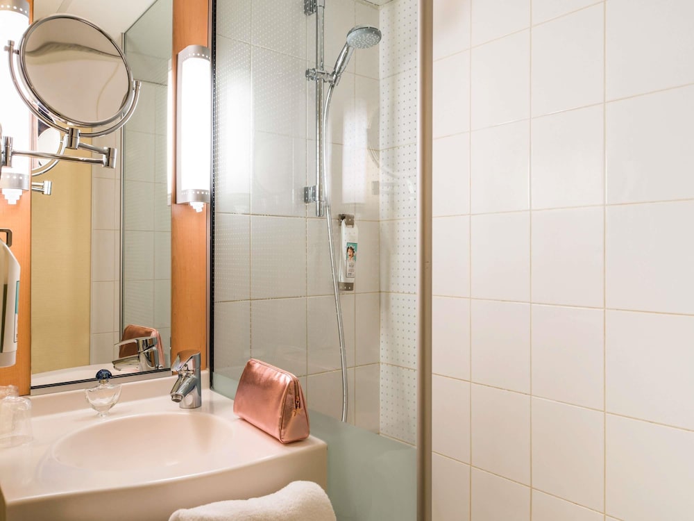 Ibis Paris Pont De Suresnes 56/58