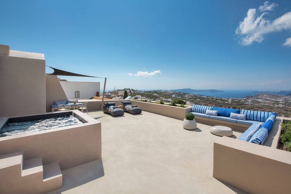 Halcyon Days Suites 32/50