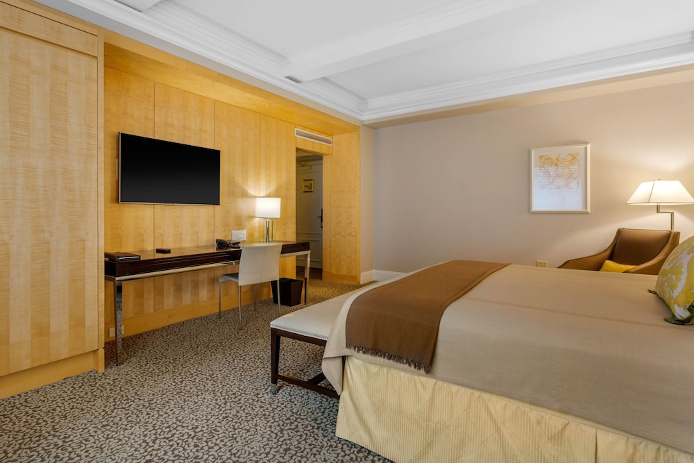 OMNI BERKSHIRE PLACE 10/62