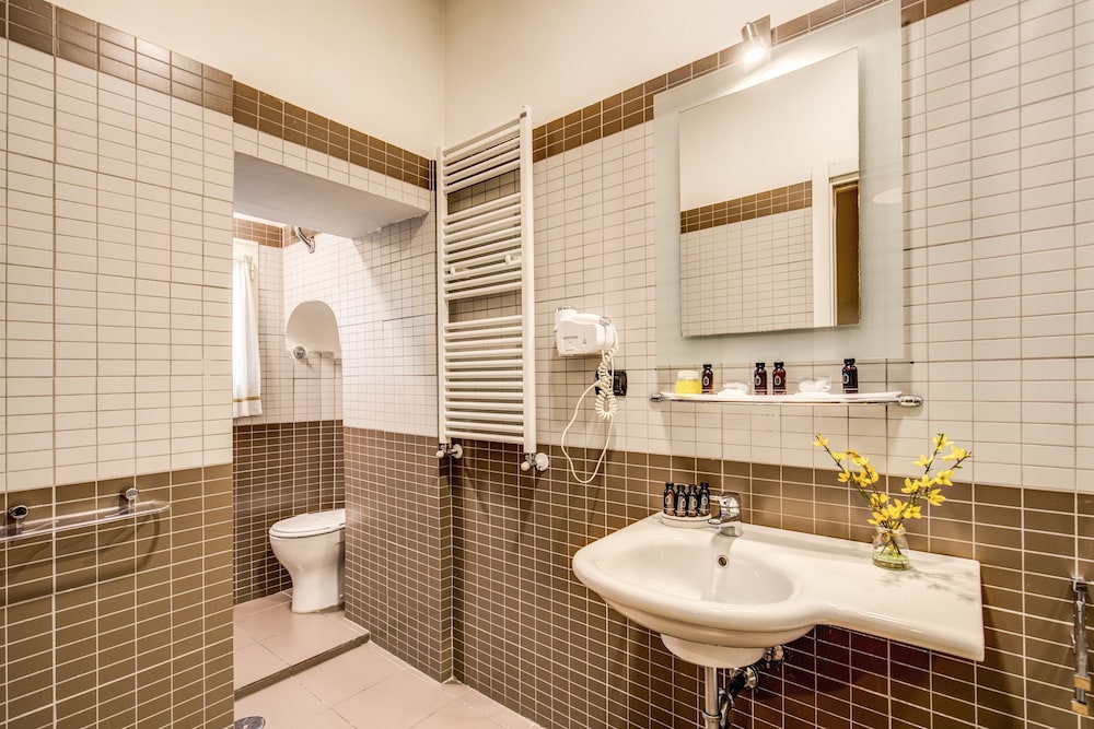 Gravina Suite Frattina 36/53