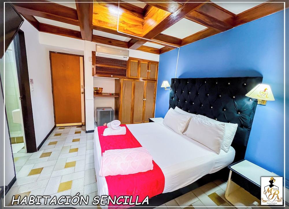 Hotel Mariscal Robledo Cartago 10/22