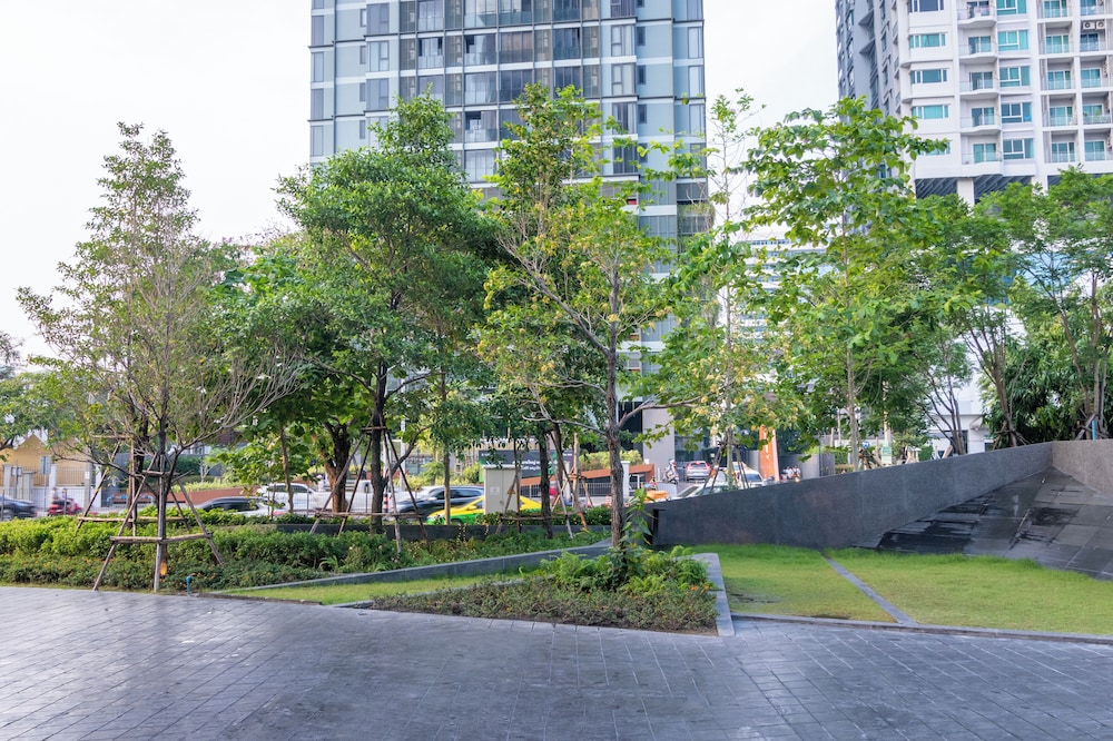 Queensland Hotel Bangkok 40/50