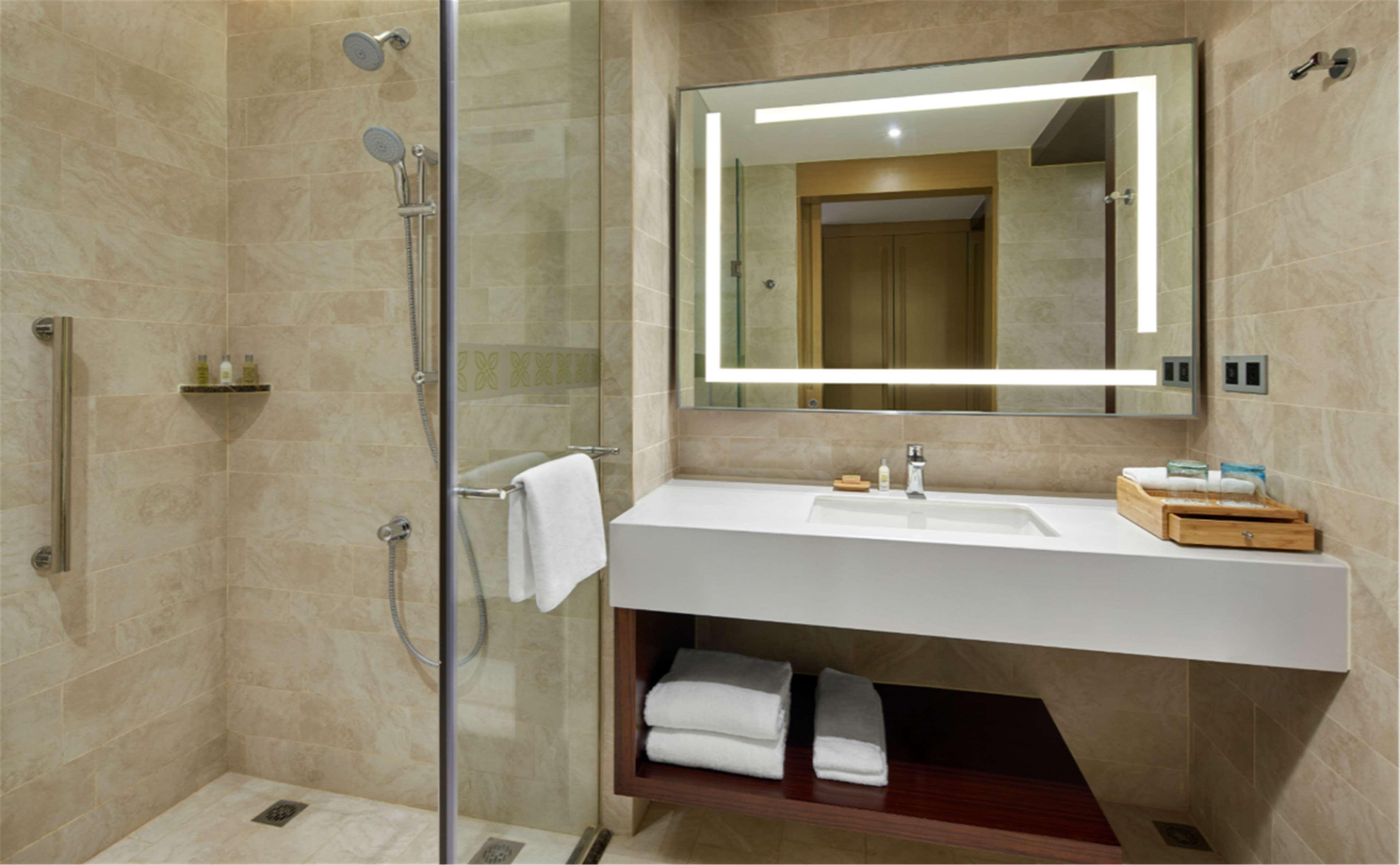 غرفة بسرير كينج بإطلالة على المدينة، Hilton Garden Inn Foshan 6/8