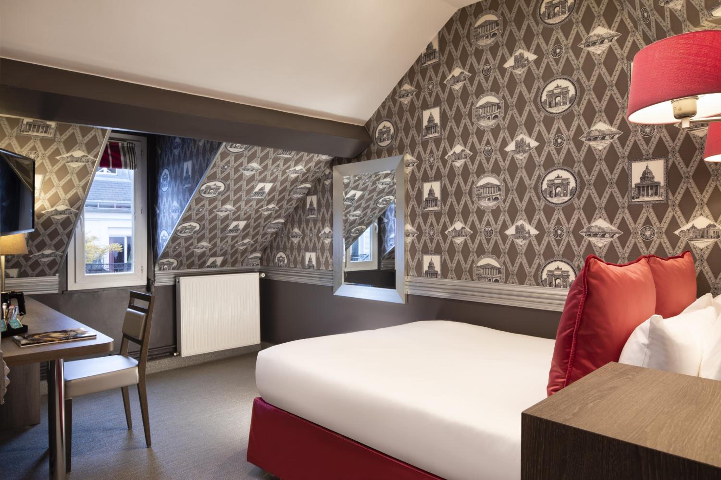Mansard, Double Bed، Elysees Hotel 2/2