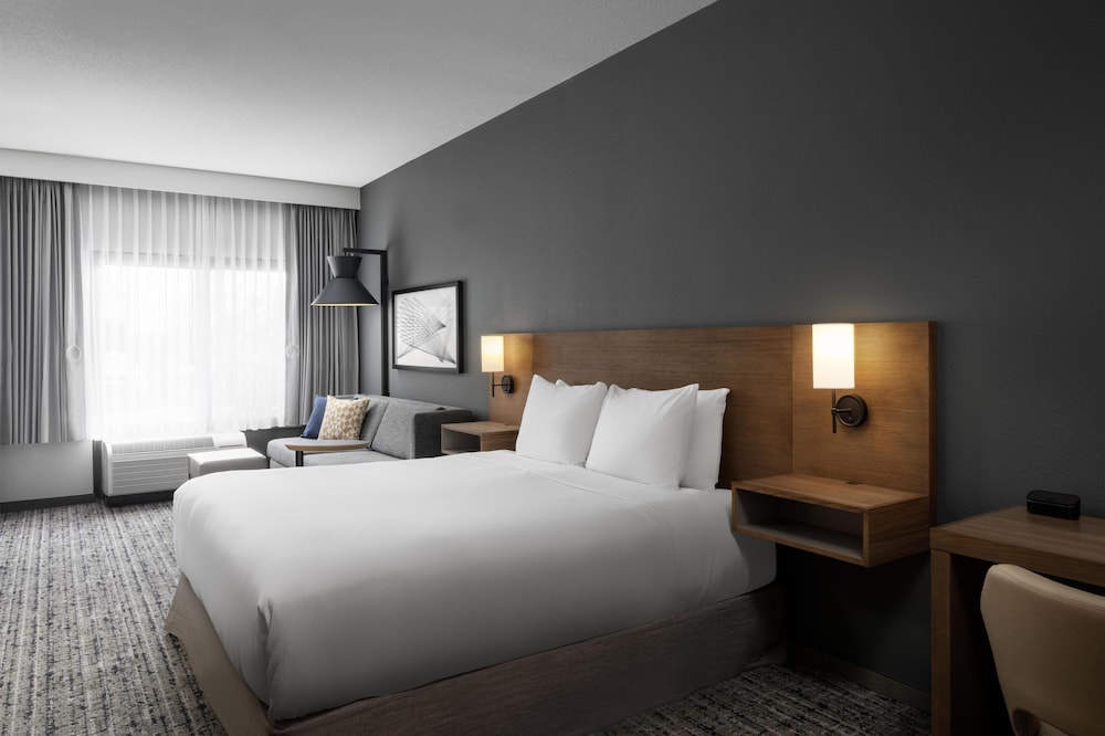 Hyatt Place San Antonio Riverwalk 11/60