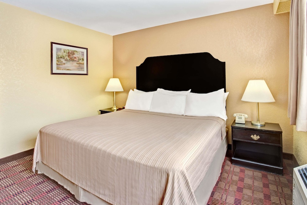 Howard Johnson By Wyndham Pikesville 5/19