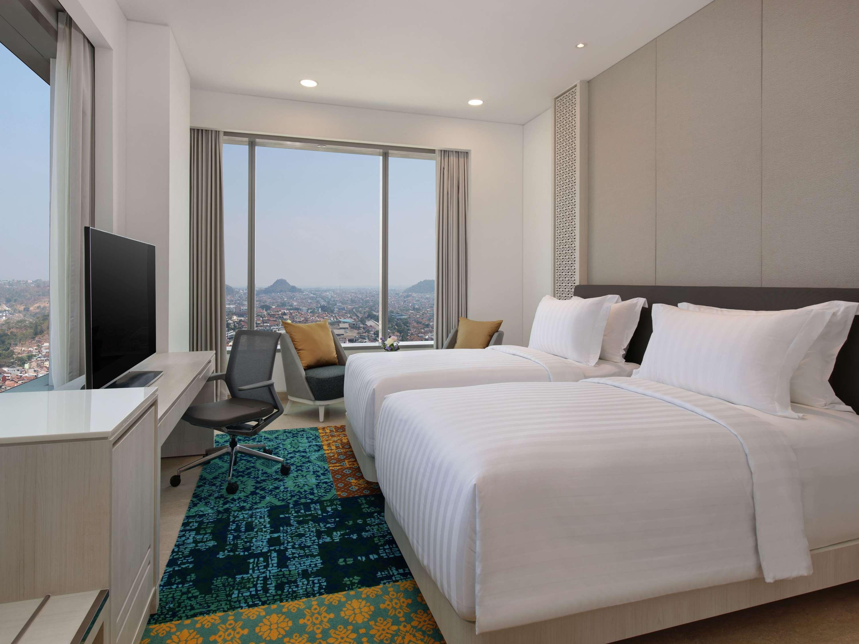 Hollywood, Panoramic, Deluxe, with View
