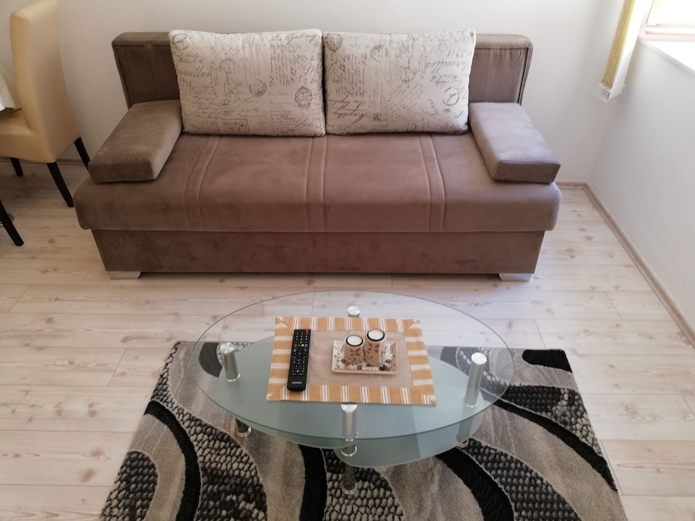 M & J Central Suites 31/50