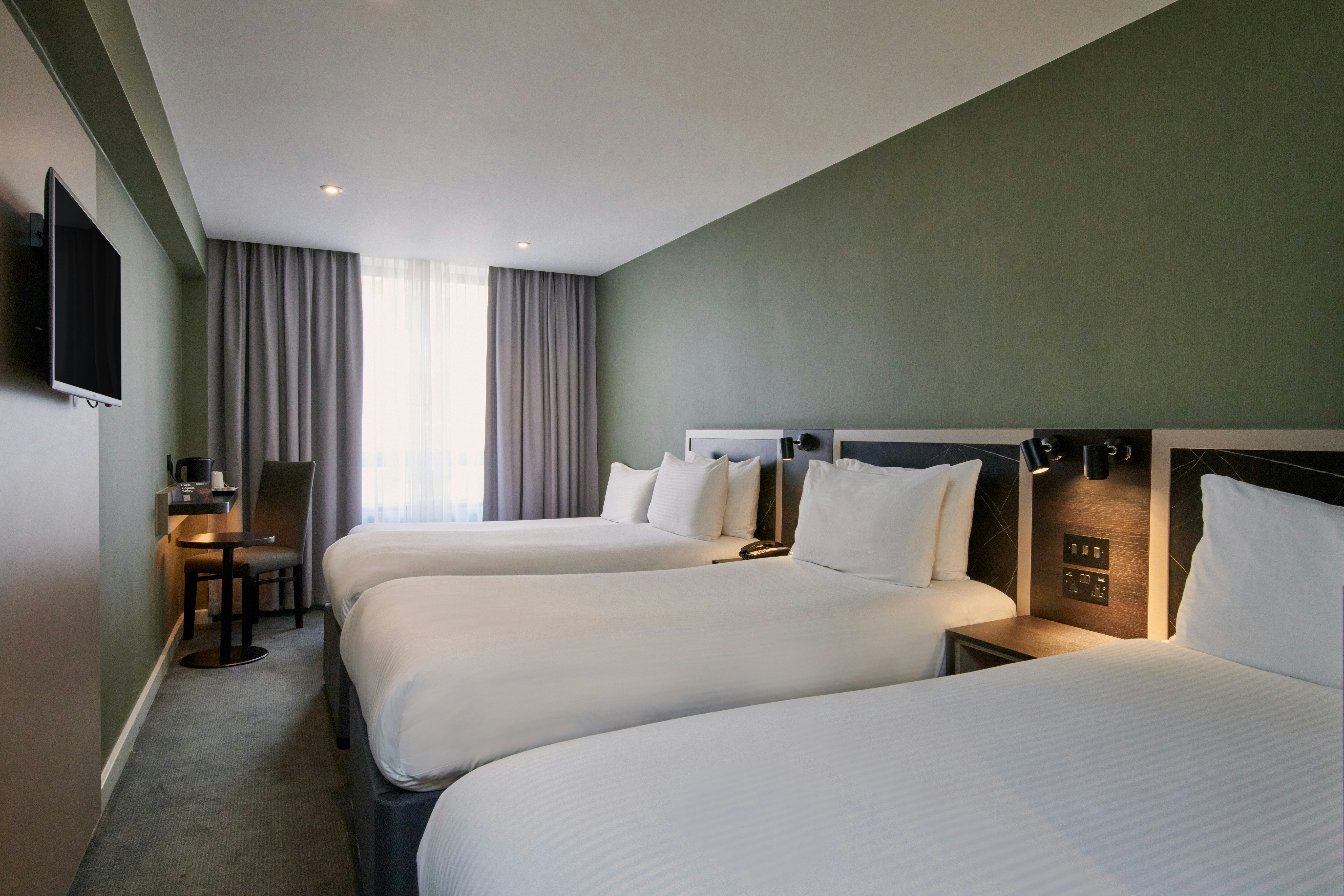 Royal National Hotel 33/84