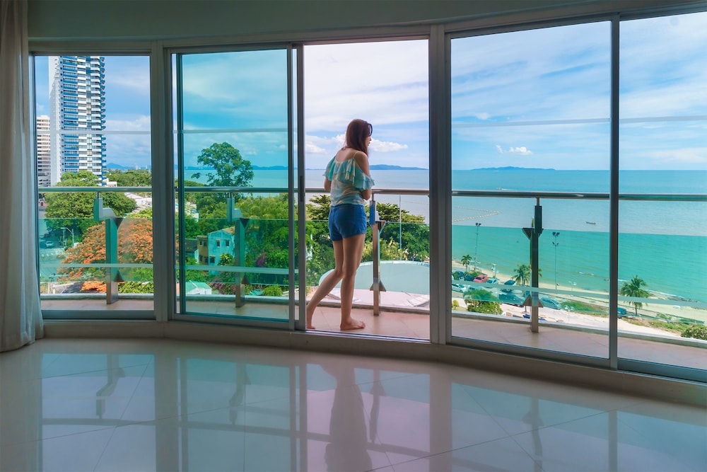 Royal Beach View 36/71