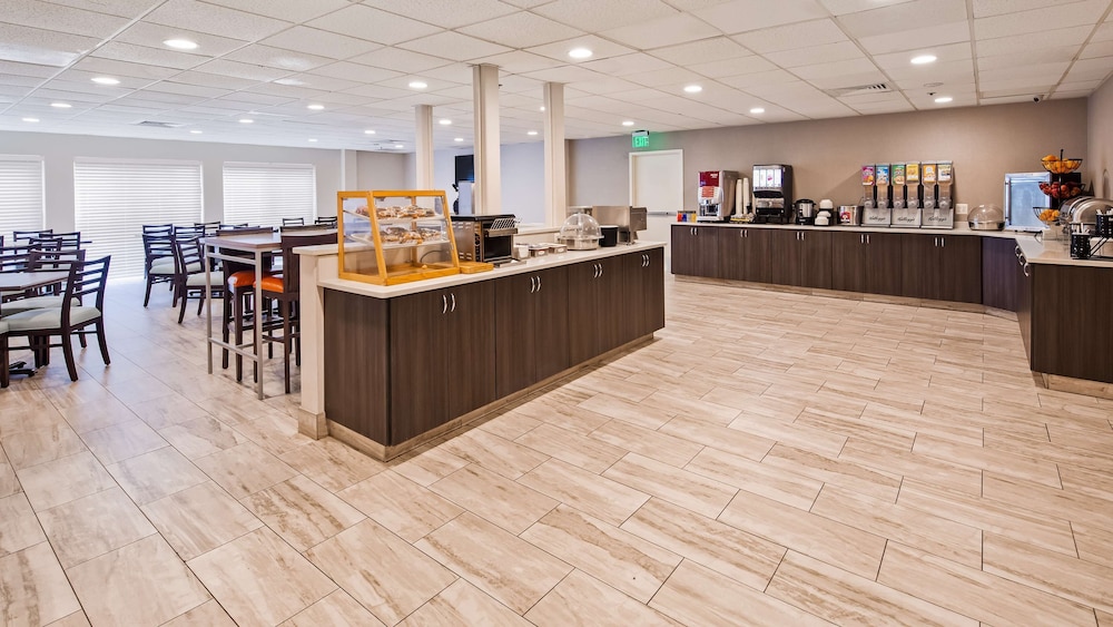 Best Western Plus Alexandria / Fort Belvoir 30/40