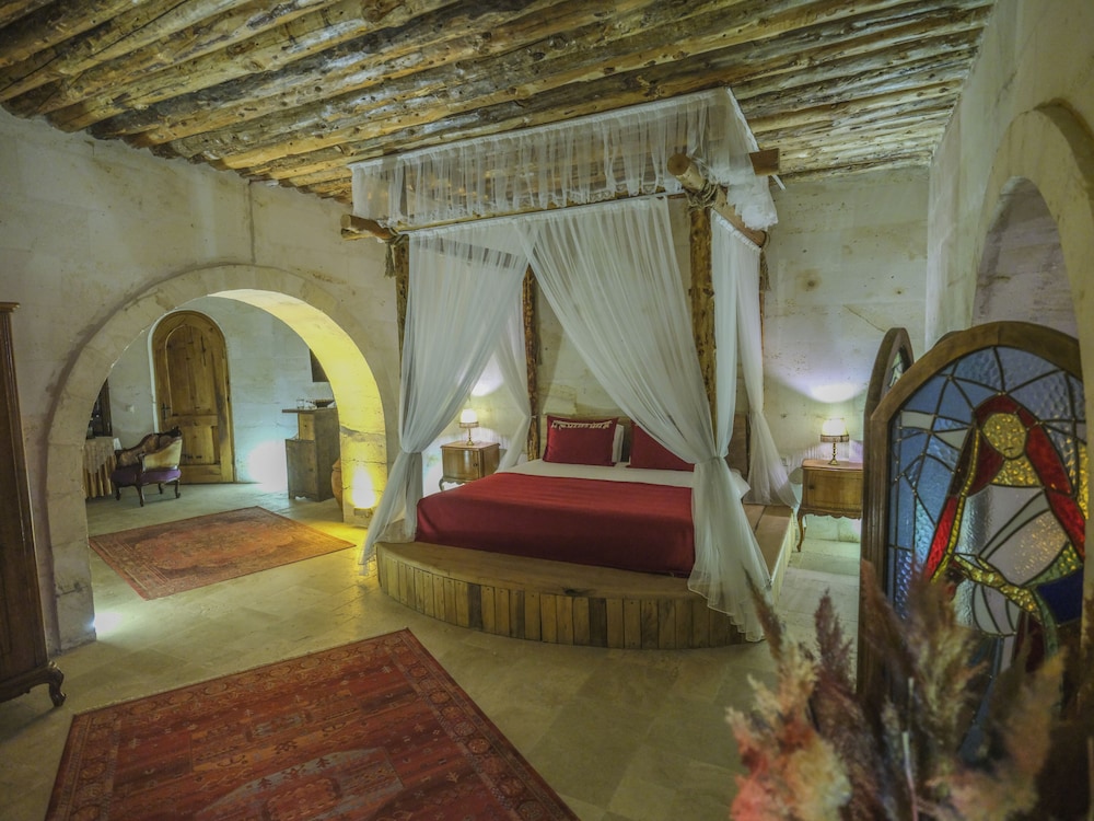 Kalsedon Cave Suites 7/28