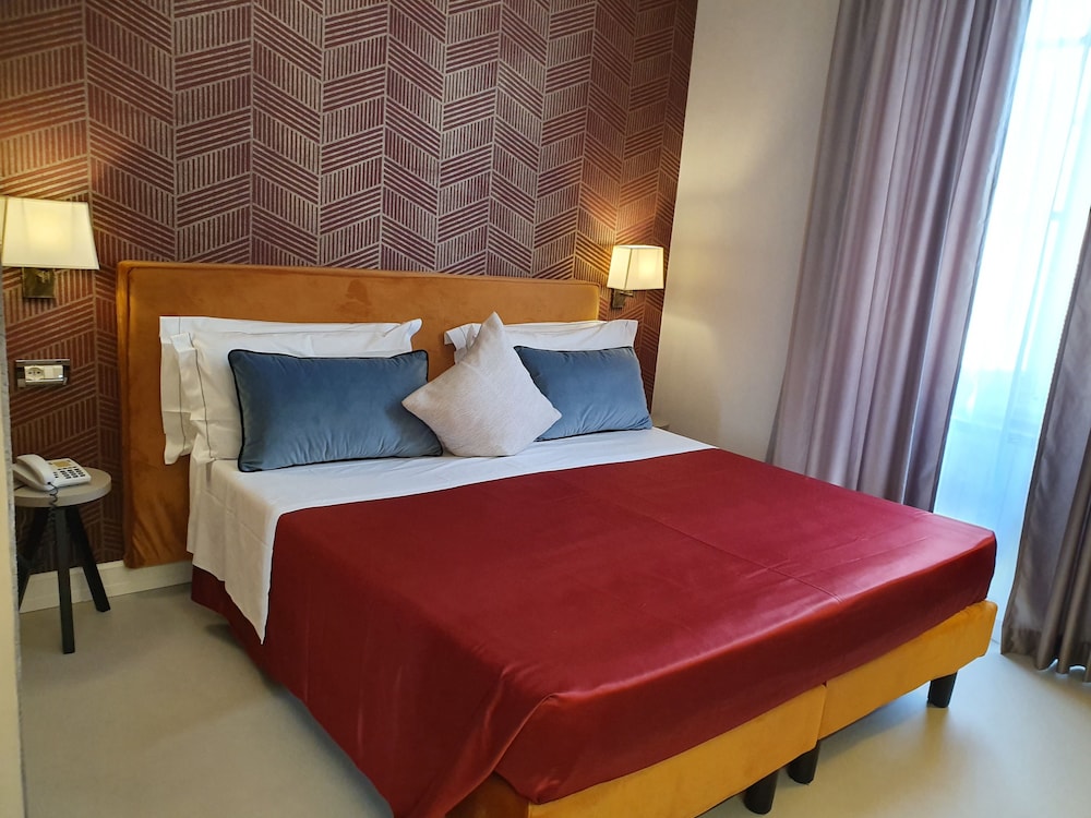 SUPERIOR, DOUBLE OR TWIN BED