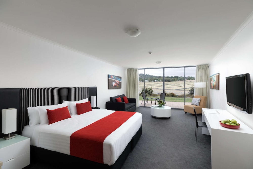 Classic, Studio, King Bed, Sofa, Pet Friendly, Garden Area
