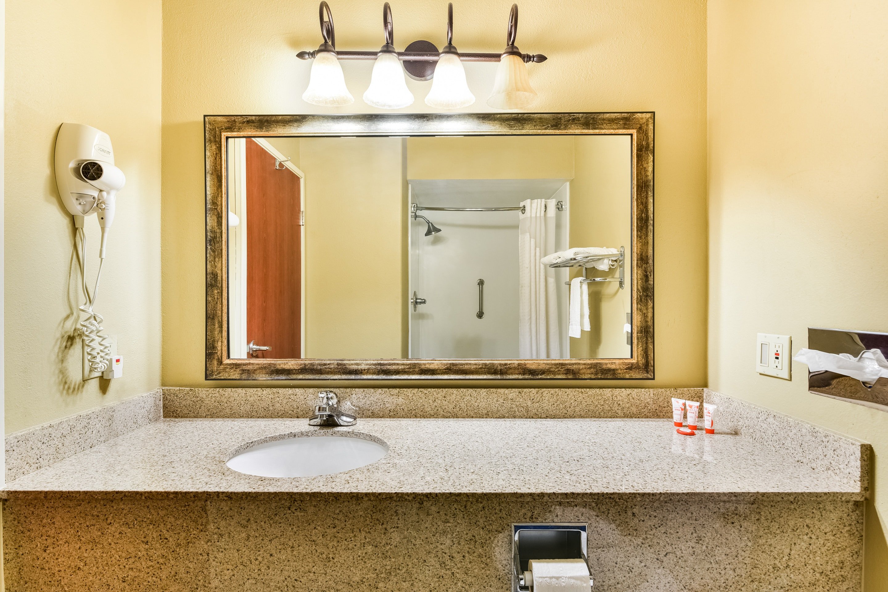 غرفة بسريرين كوين، Oyo Townhouse Oklahoma City Airport 6/7
