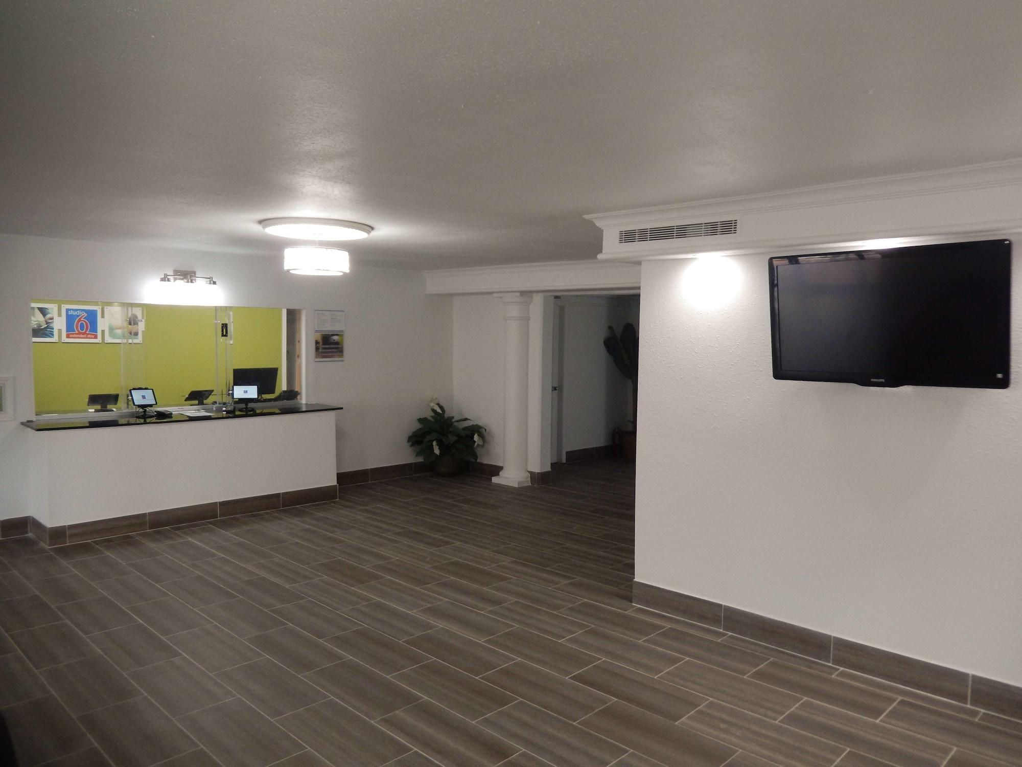 Studio 6 Houston TX Intercontinental Airport South — 8