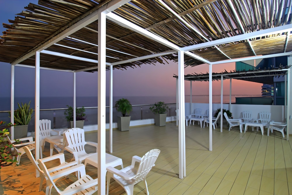 Hotel Summer 23/50