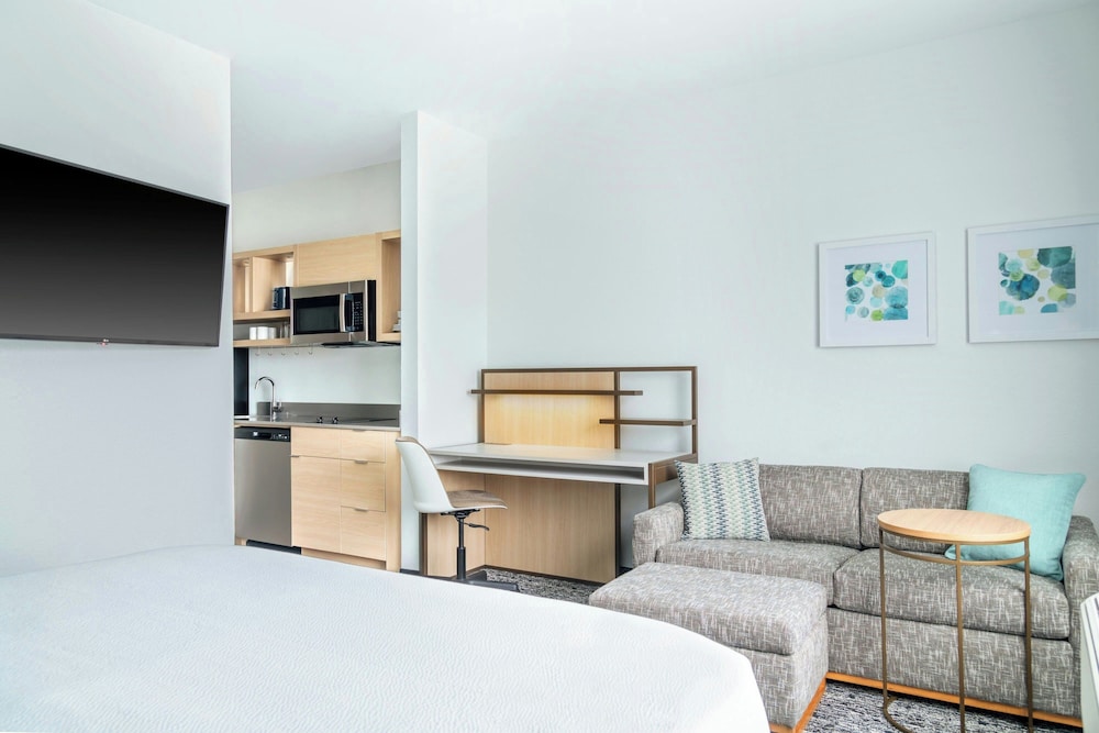 Towneplace Suites by Marriott Holland 7/28
