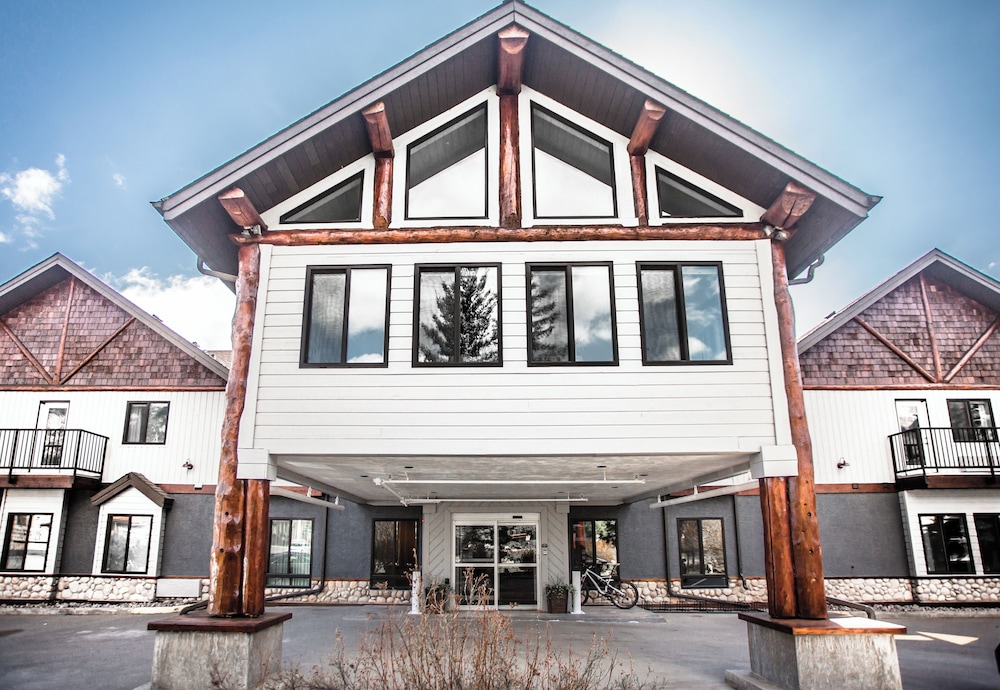 Basecamp Lodge Canmore 5/63
