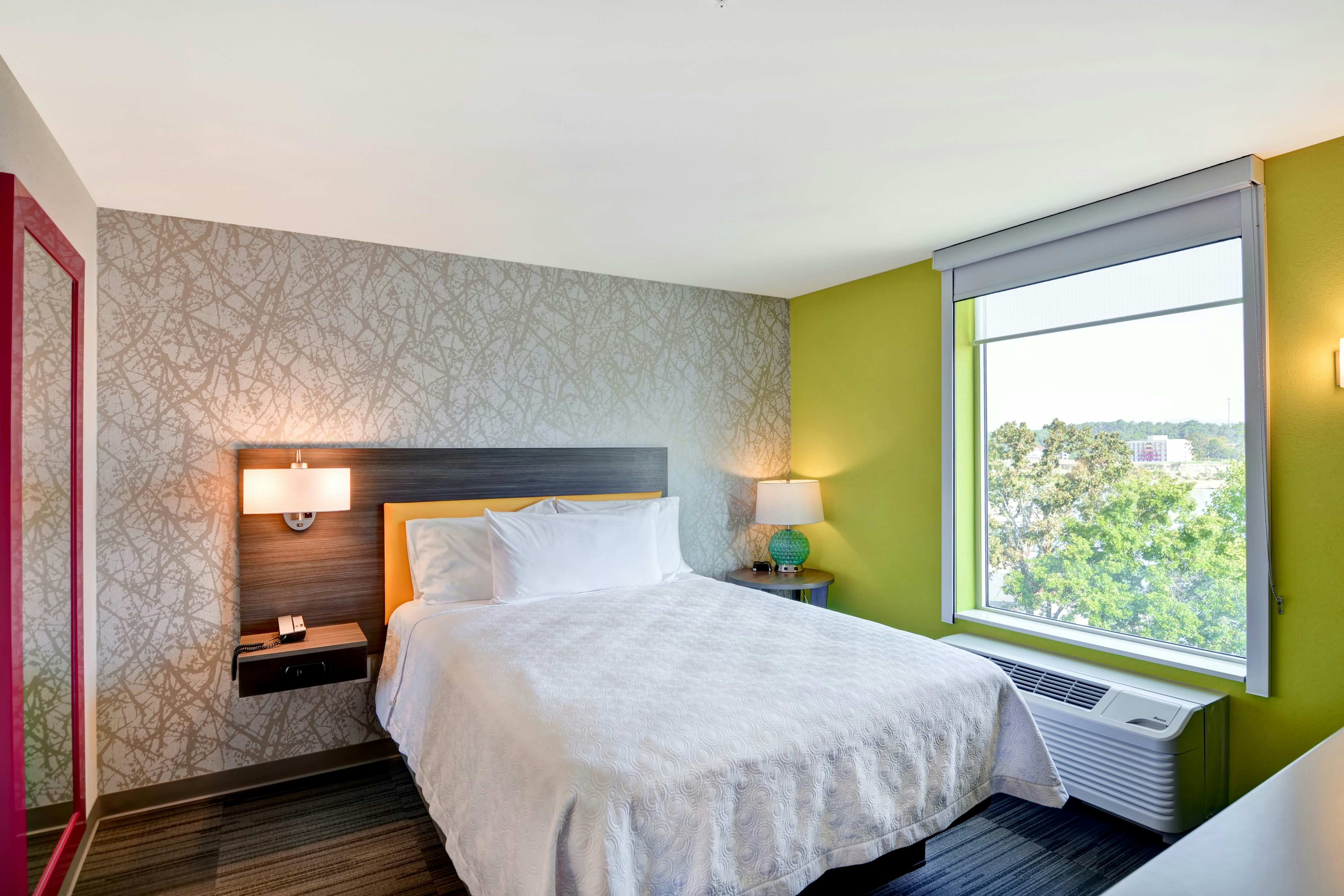 1 BEDROOM, SUITE, QUEEN BED
