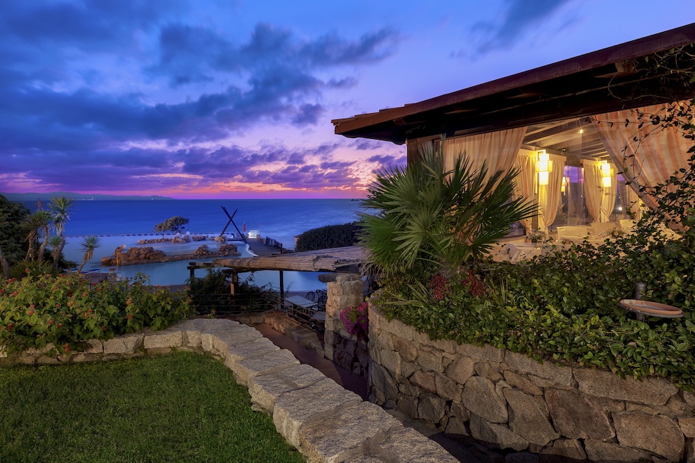 Colonna Grand Hotel Capo Testa 40/50