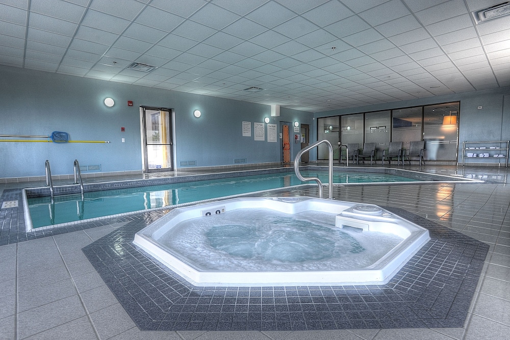 Holiday Inn Express Suites Toronto Airport West 31/55