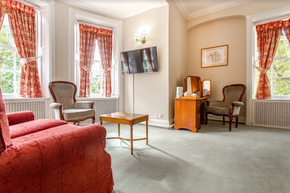 Woodlands Manor 56/100