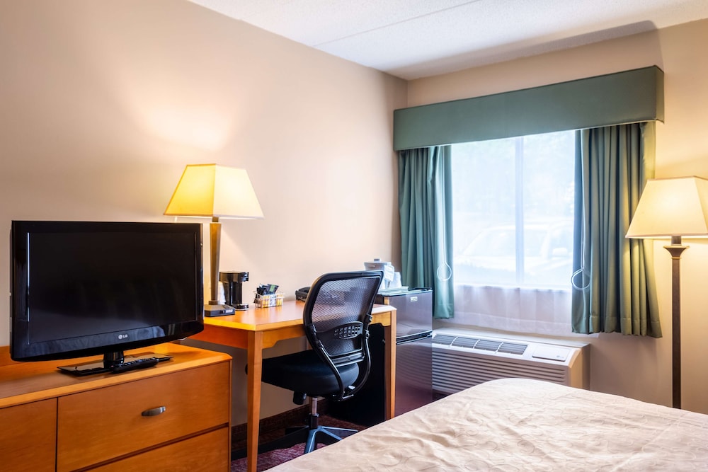 All Seasons Inn & Suites Smithfield Providence 26/36