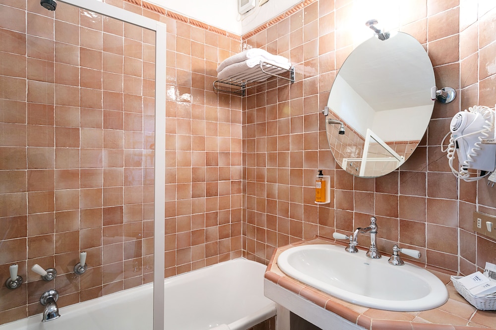 Stefania Hotel 40/87