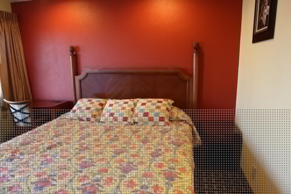 Bay Breeze Inn 10/56