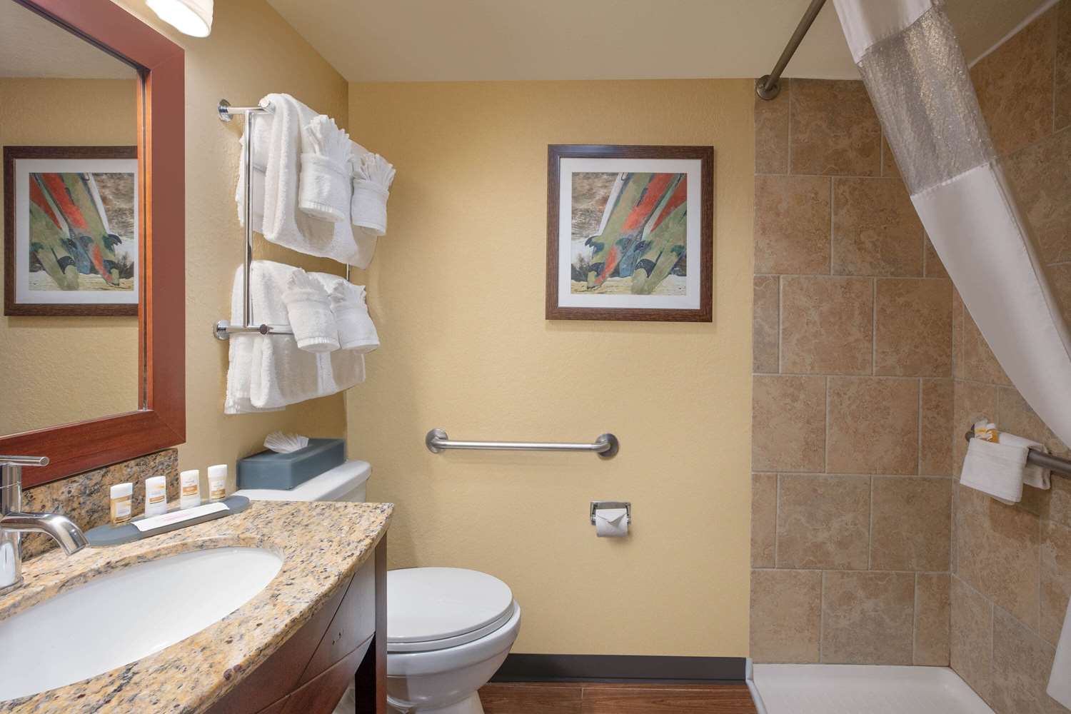 La Quinta Inn & Suites by Wyndham Cocoa Beach Oceanfront 51/54