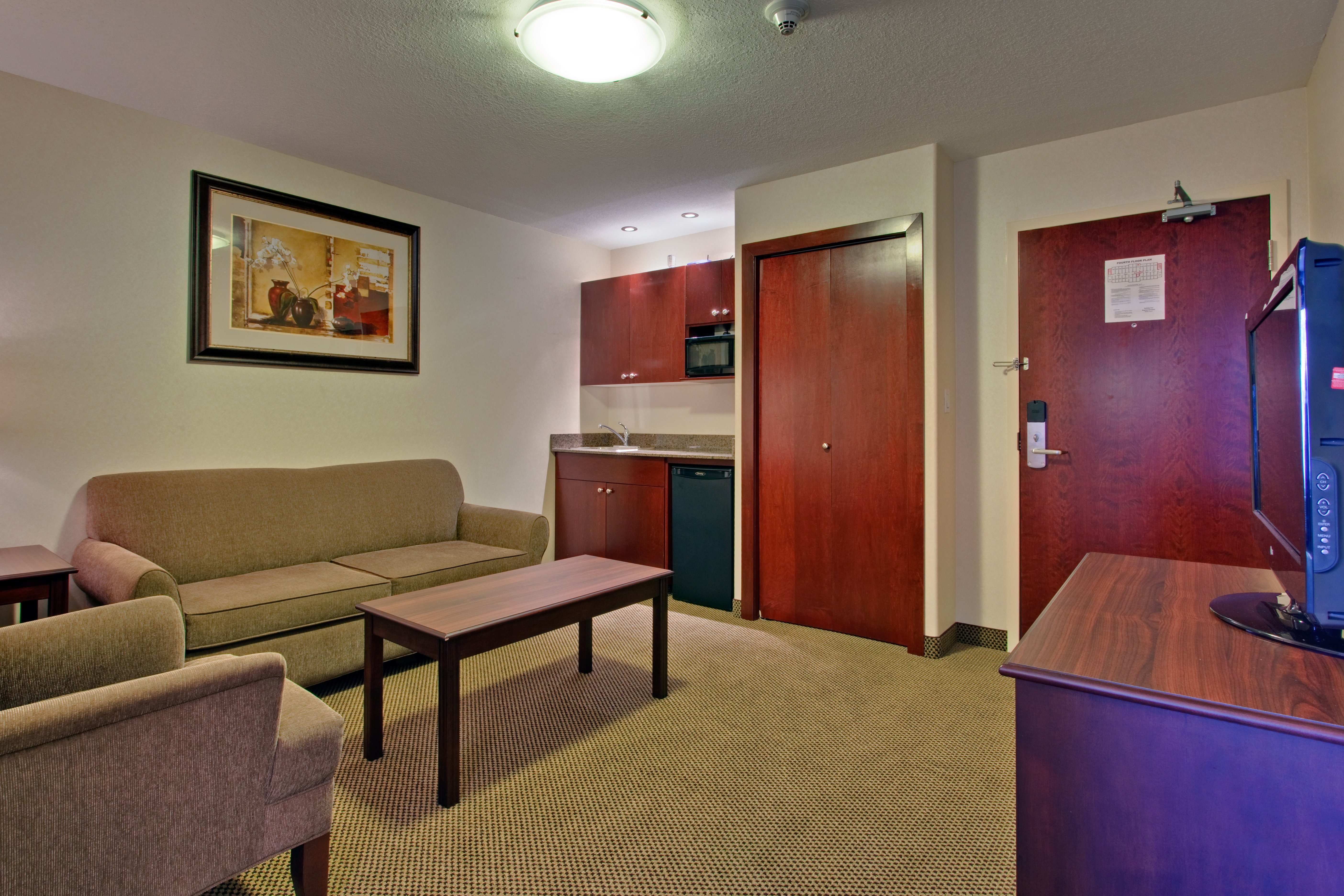 Holiday Inn Express Hotel Suites Whitecourt Southeast 52/78