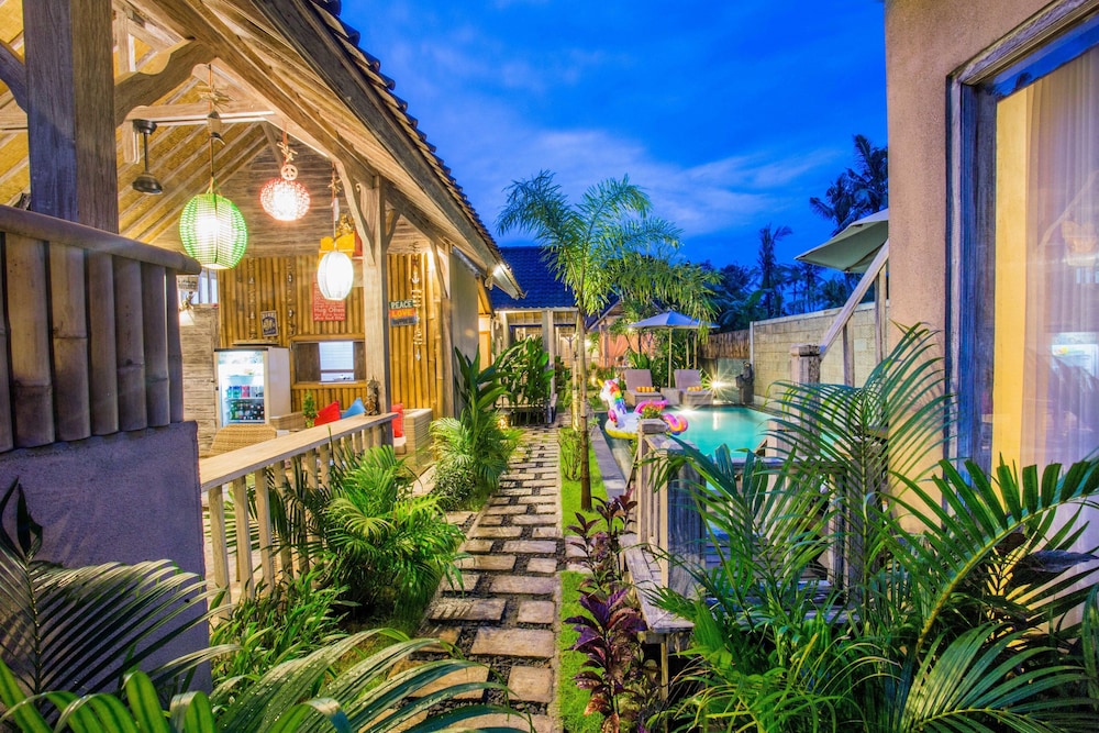 The Syron Huts Lembongan 40/45