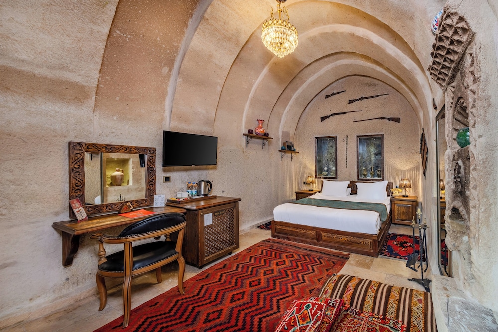 Cappa Via Cave Hotel 7/38
