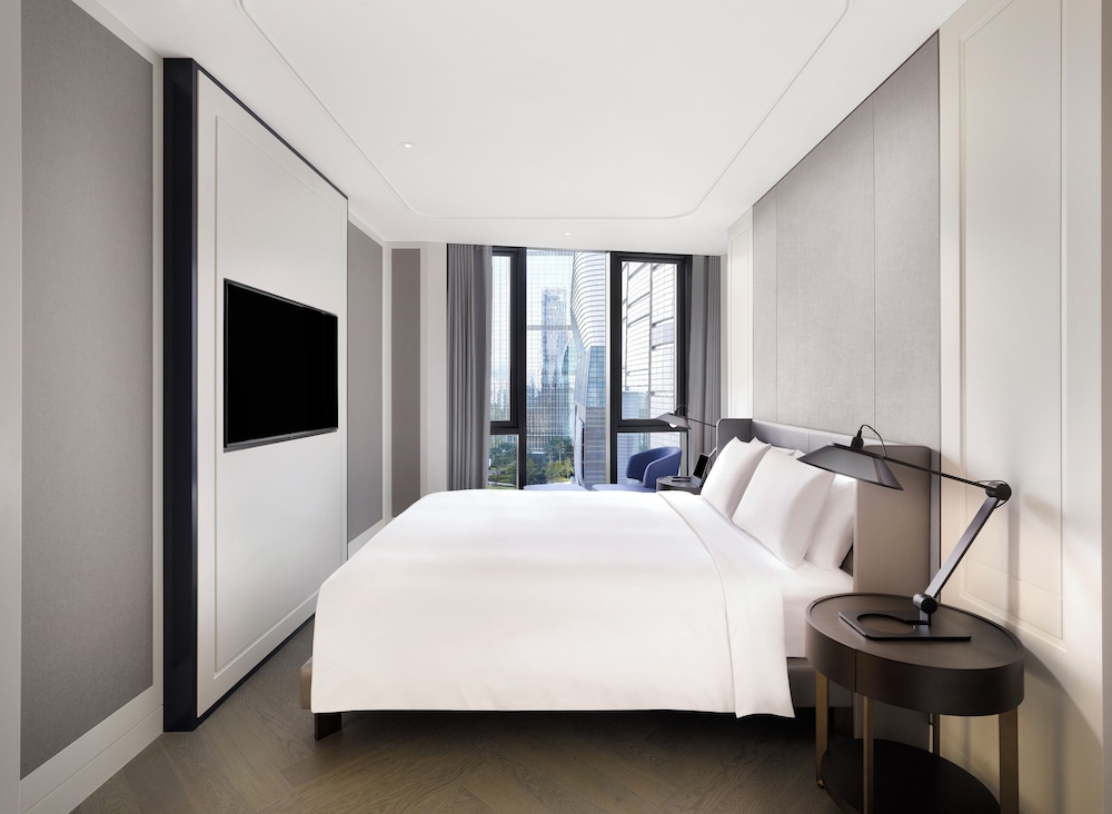 1 BEDROOM, PREMIER, SUITE, KING BED