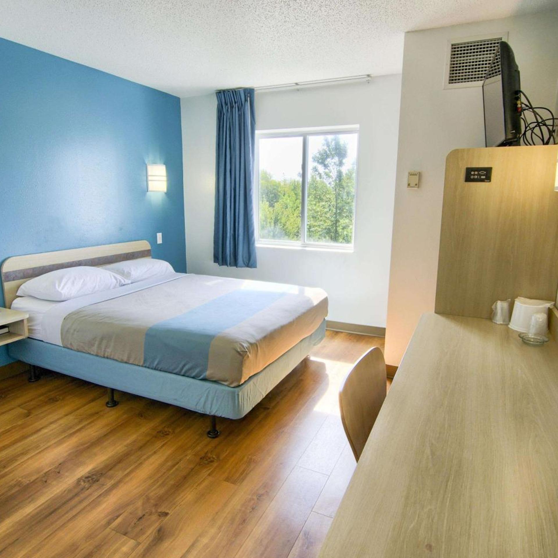 غرفة بسرير كوين، Motel6 Portsmouth, NH 6/10
